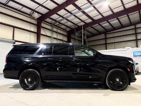 Used 2021 Cadillac Escalade ESV Premium Luxury w/ LPO, Illumination Package AWD/4WD image 4