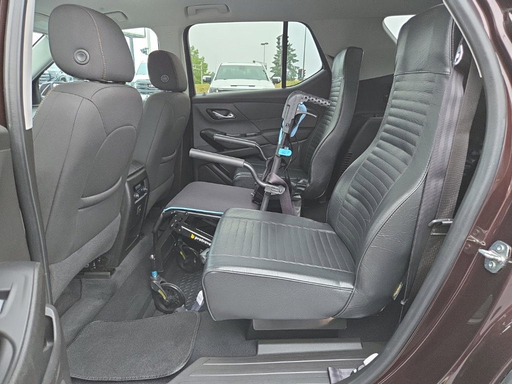 Used 2021 Chevrolet Traverse LT FWD image 11
