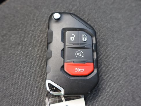 Used 2025 Jeep Wrangler Unlimited Sahara w/ Safety Group AWD/4WD image 29