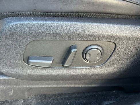 Used 2024 Kia Carnival LX FWD image 18