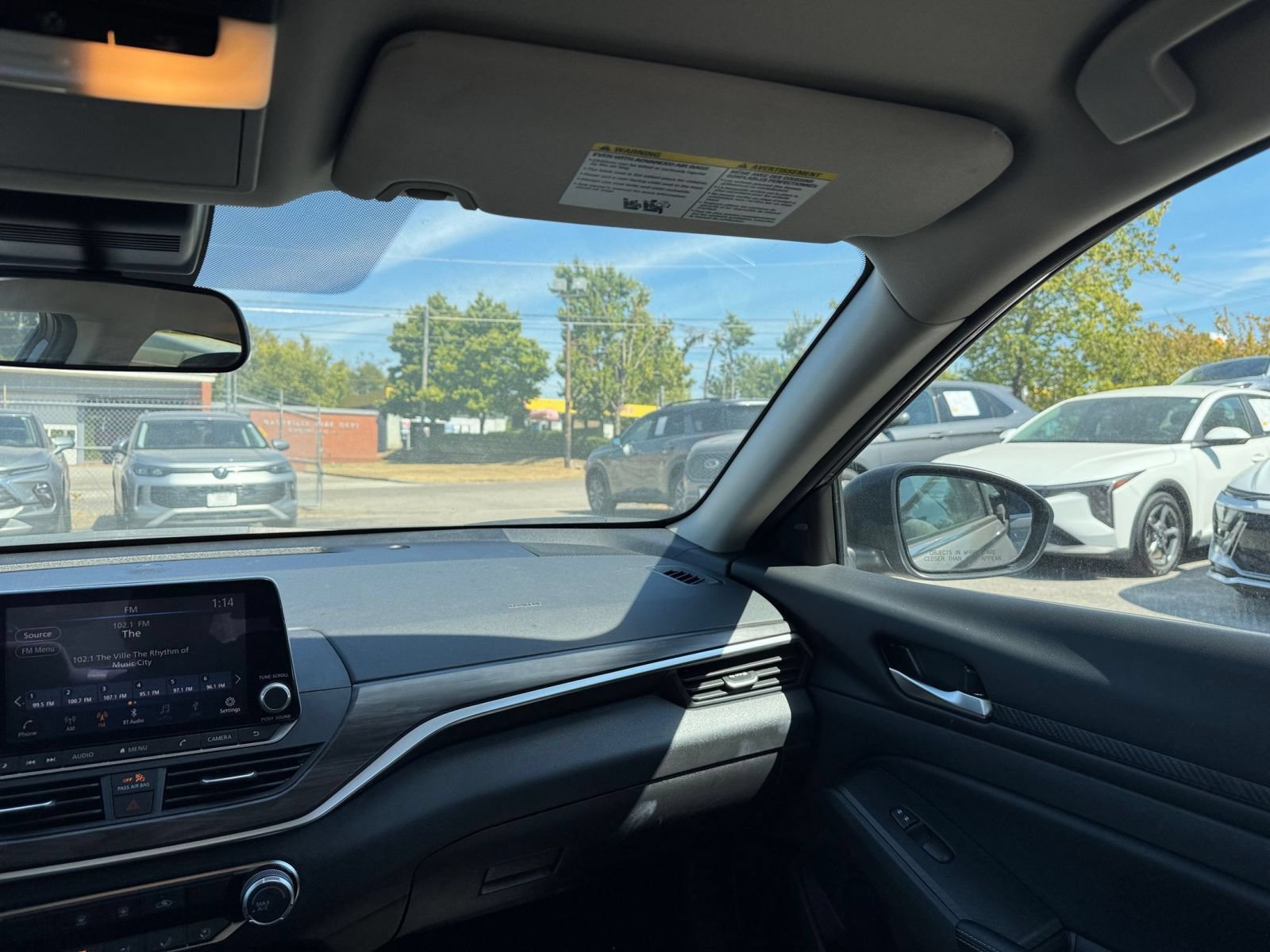 Used 2025 Nissan Altima 2.5 SV FWD image 34