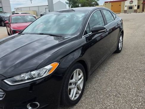 Used 2016 Ford Fusion SE w/ Equipment Group 202A FWD image 3