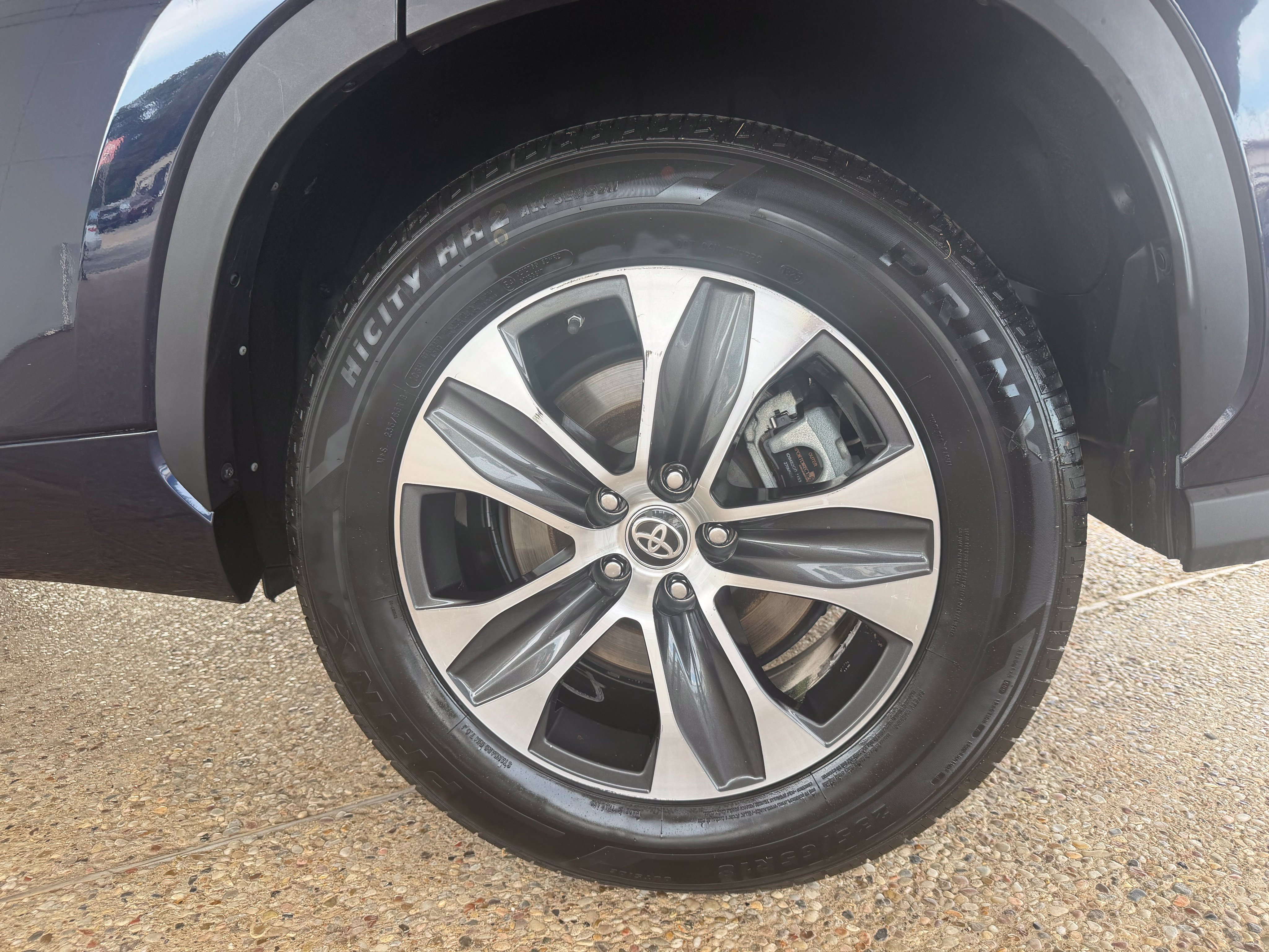 Used 2020 Toyota Highlander XLE FWD image 8