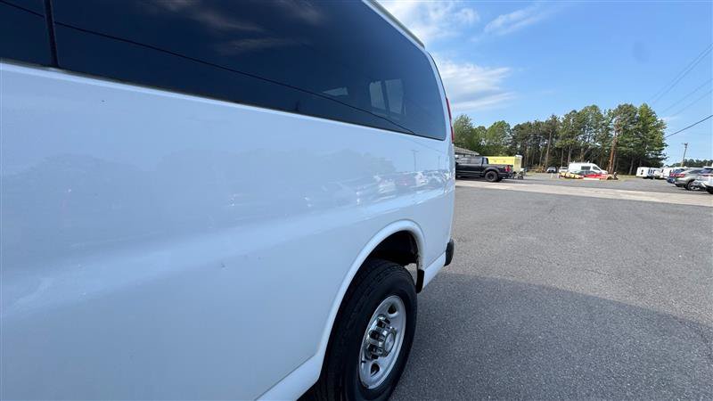 Used 2017 Chevrolet Express 3500 LS RWD image 17