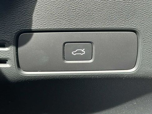 New 2026 Volvo XC40 B5 Ultra w/ Climate Package AWD/4WD image 32