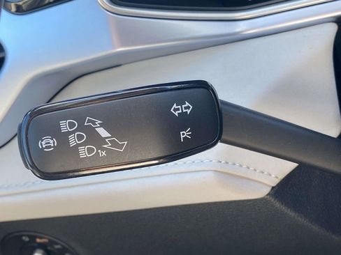 Used 2025 Volkswagen Taos SE AWD/4WD image 21