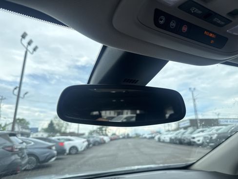 Used 2019 Buick Enclave Premium AWD/4WD image 23