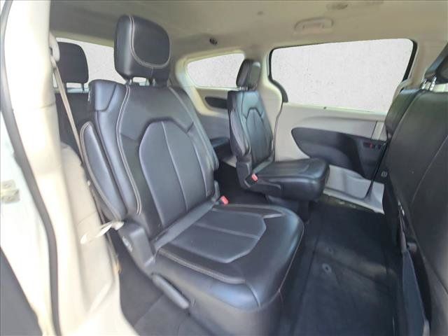 Used 2024 Chrysler Pacifica Touring-L FWD image 20