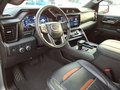 Used 2024 GMC Sierra 1500 AT4 w/ Technology Package image 3