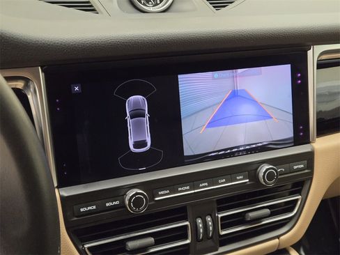 Used 2020 Porsche Macan image 38