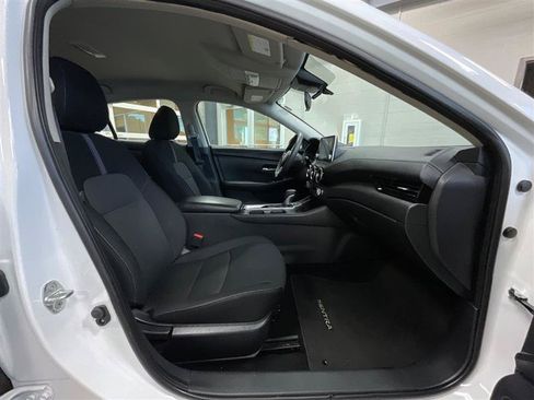Used 2024 Nissan Sentra SV FWD image 29
