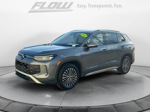 Used 2025 Volkswagen Tiguan S w/ 18" Wheel Package image 4