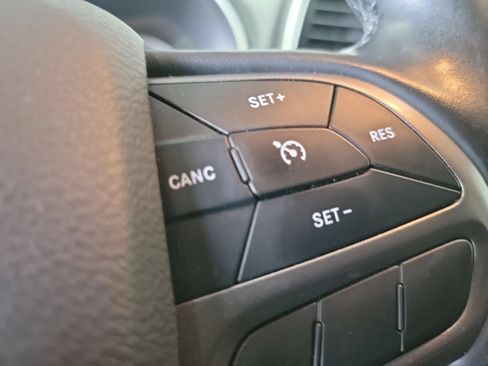 Used 2020 Jeep Cherokee Limited AWD/4WD image 33