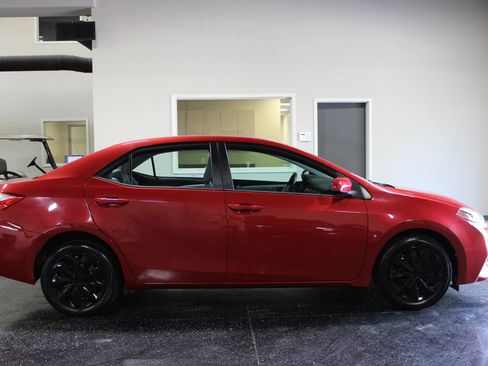 Used 2015 Toyota Corolla LE FWD image 2