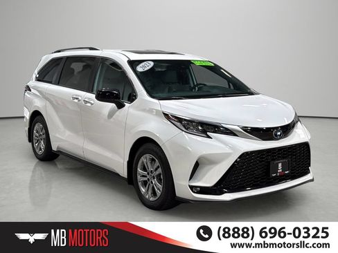 Used 2023 Toyota Sienna XSE AWD/4WD image 6