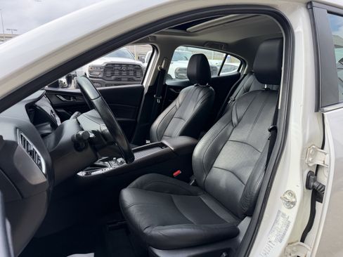 Used 2018 MAZDA MAZDA3 Grand Touring w/ Premium Equipment Package image 30