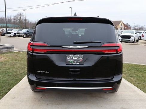 New 2026 Chrysler Pacifica Select FWD image 28