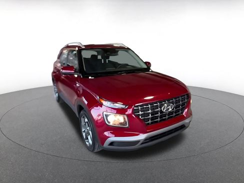 Used 2025 Hyundai Venue SEL image 3