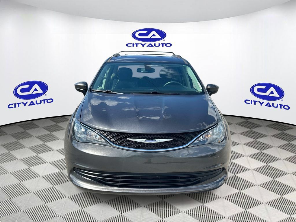 Used 2020 Chrysler Voyager Lxi FWD image 10