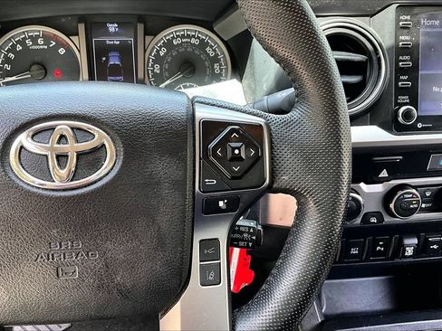 Used 2022 Toyota Tacoma SR5 AWD/4WD image 11