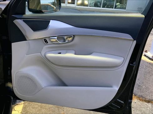 Used 2017 Volvo XC90 T5 Momentum w/ Vision Package image 23