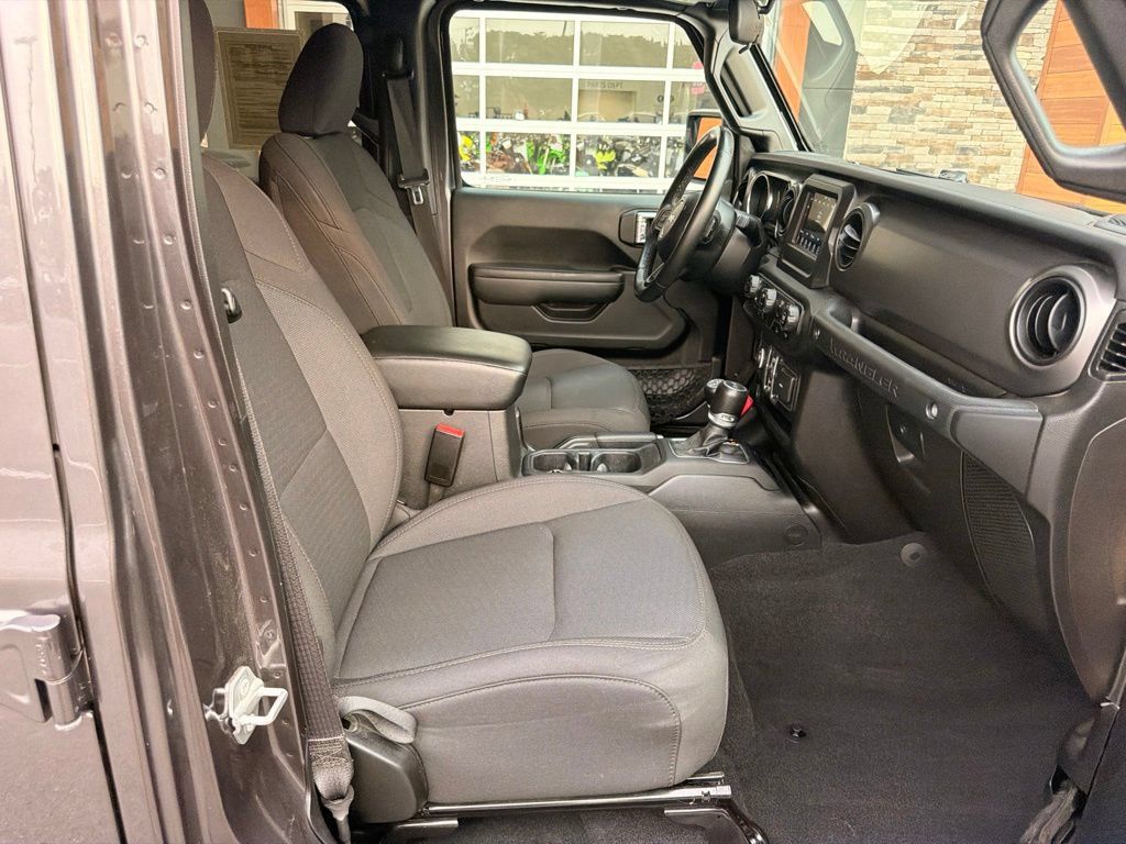 Used 2023 Jeep Wrangler Unlimited Sport AWD/4WD image 16