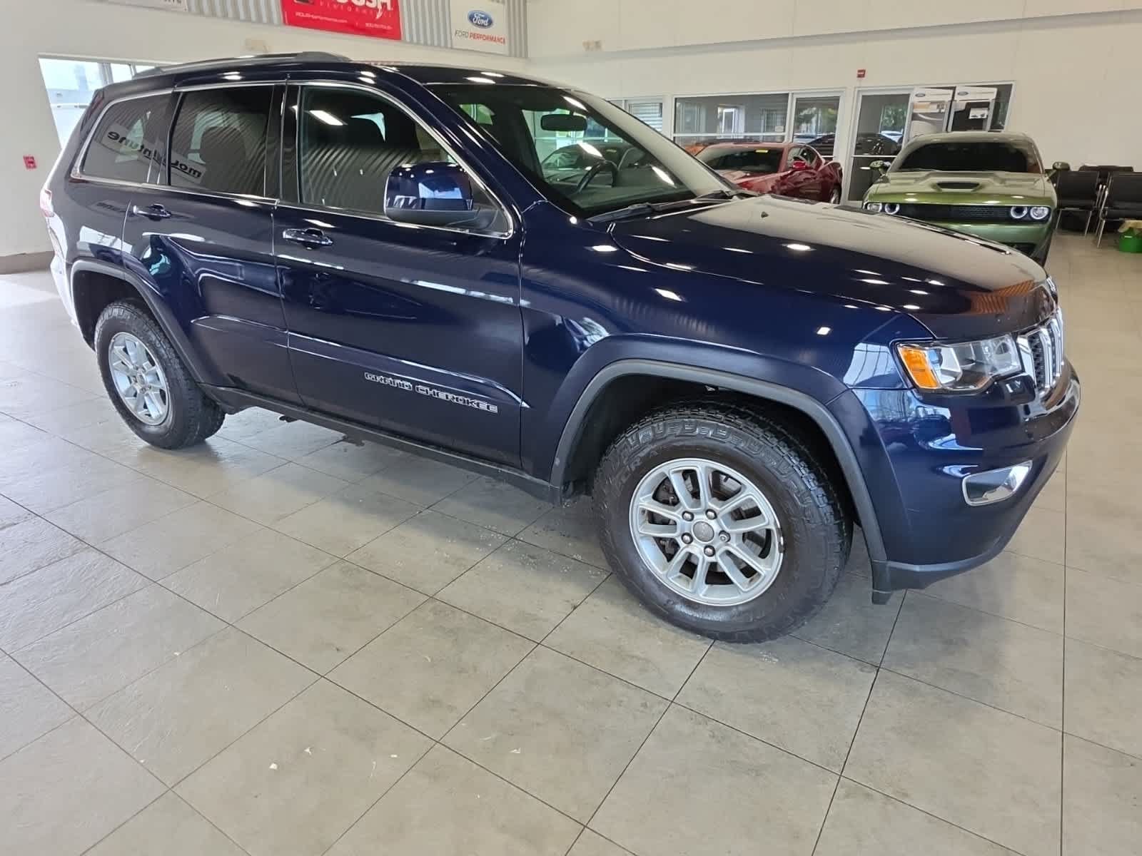 Used 2018 Jeep Grand Cherokee Laredo AWD/4WD image 4
