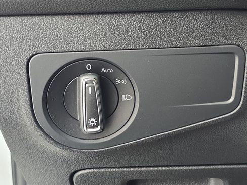 Certified 2022 Volkswagen Tiguan SE image 25