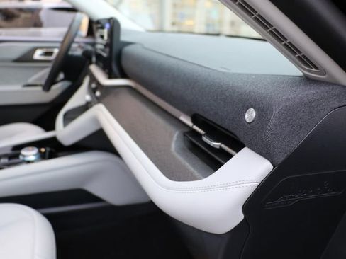 New 2026 Ford Explorer Platinum image 10