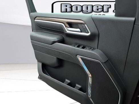 Used 2025 GMC Sierra 2500 SLE w/ SLE Value Package; image 19