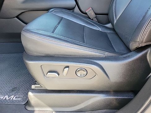 Used 2021 GMC Yukon XL Denali w/ Denali Premium Package image 11