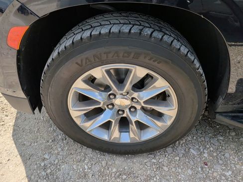 Used 2023 Chevrolet Suburban Premier AWD/4WD image 12