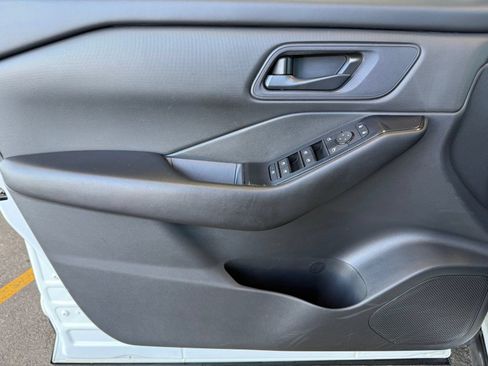 Used 2024 Nissan Rogue S FWD image 29