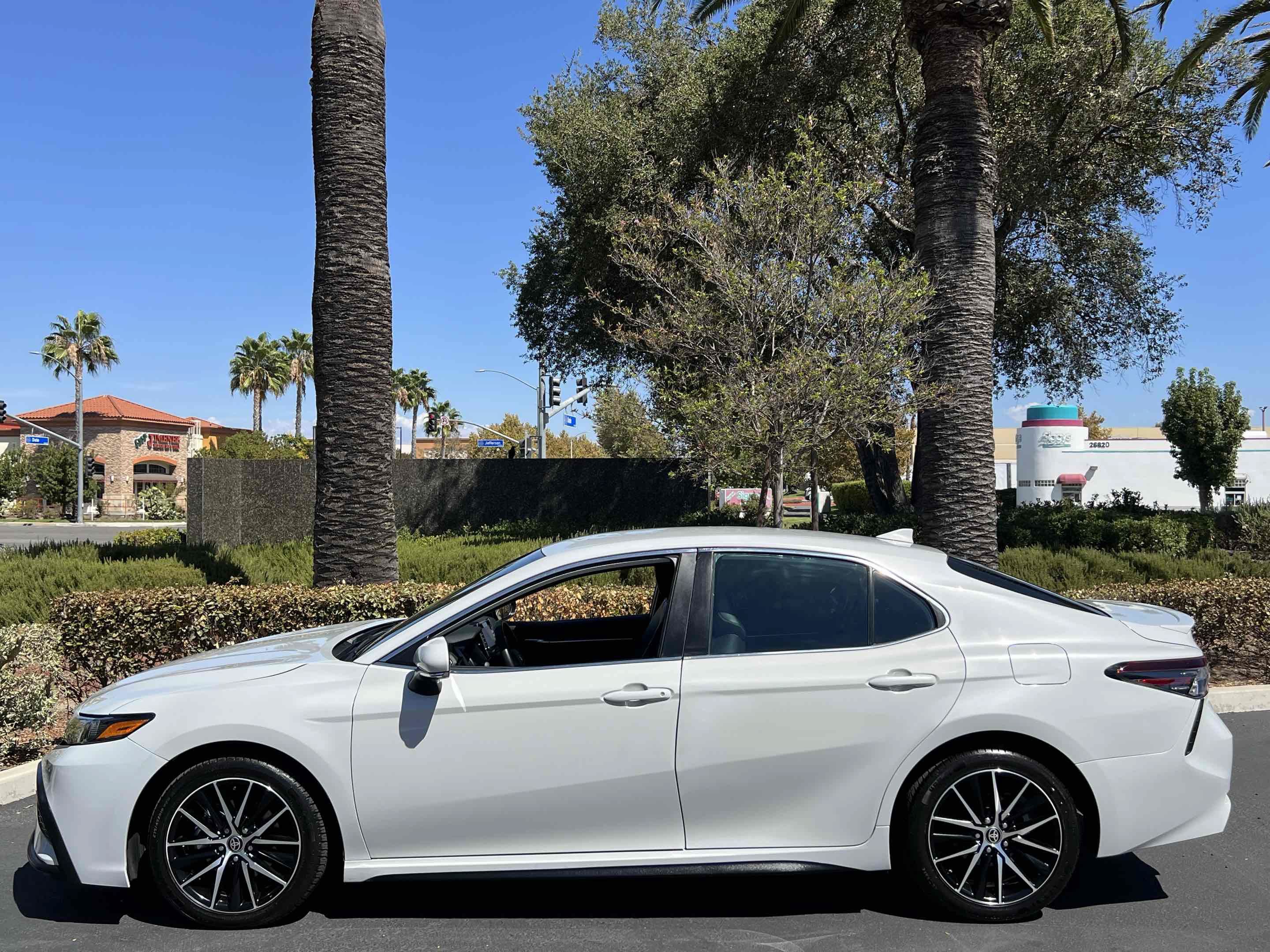 Used 2023 Toyota Camry SE w/ Convenience Package FWD image 13