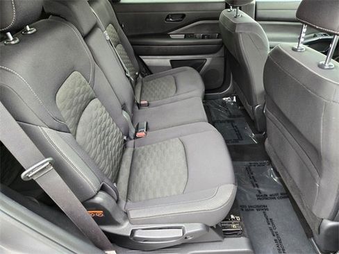 Used 2023 Nissan Pathfinder S image 20