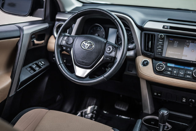 Used 2017 Toyota RAV4 XLE AWD/4WD image 26