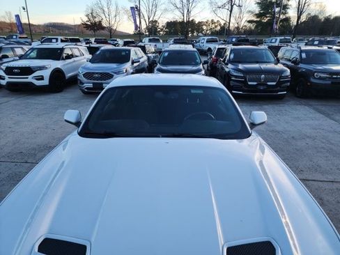 Used 2018 Ford Mustang Coupe image 3