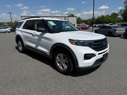Used 2020 Ford Explorer XLT image 9