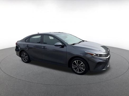 Used 2023 Kia Forte LXS w/ LXS Technology Package image 2