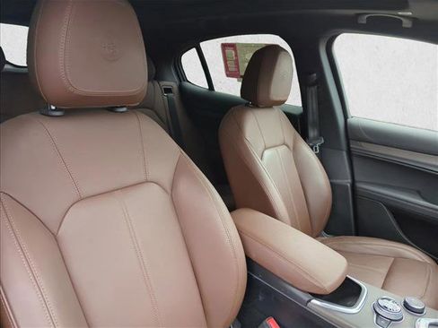 Used 2022 Alfa Romeo Stelvio Ti image 27