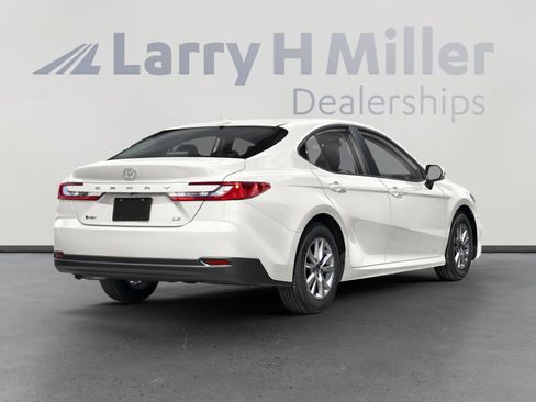 Certified 2025 Toyota Camry SE image 2