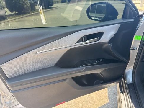 Used 2025 Toyota Camry SE w/ Convenience Package FWD image 14