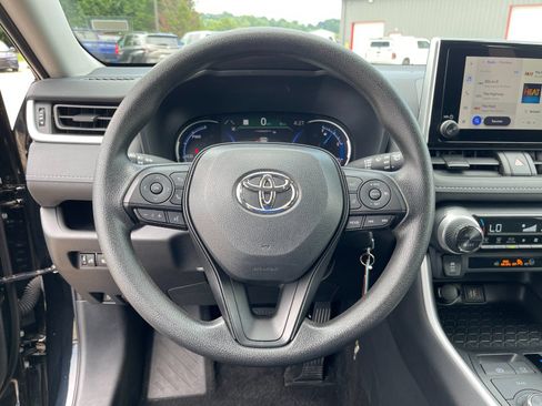 Used 2025 Toyota RAV4 LE AWD/4WD image 25