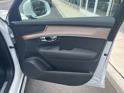 Certified 2025 Volvo XC90 B6 Plus AWD/4WD image 14