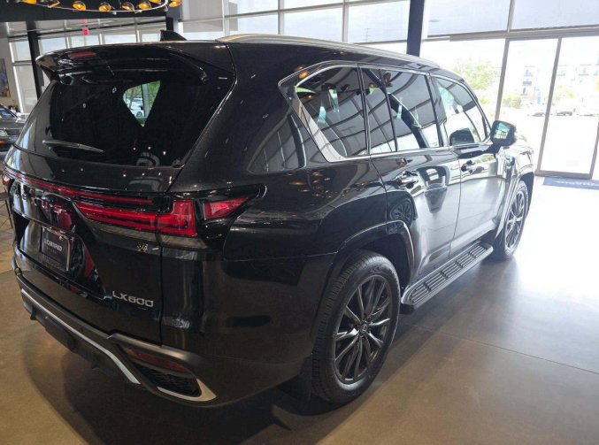 Used 2026 Lexus LX 600 F Sport w/ Accessory Package (Z1) AWD/4WD image 4