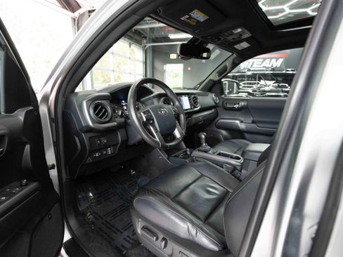Used 2023 Toyota Tacoma TRD Off-Road w/ TRD Premium Off Road Package AWD/4WD image 8