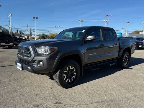 Used 2019 Toyota Tacoma TRD Off-Road image 8