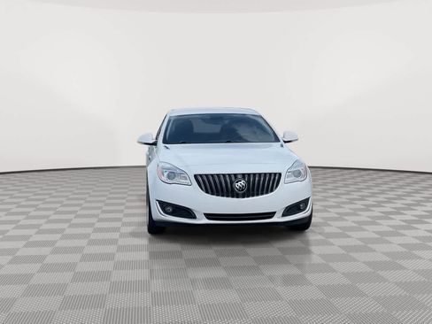 Used 2017 Buick Regal Sport Touring FWD image 3