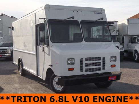 Used 2017 Ford E-350 and Econoline 350 Super Duty image 2