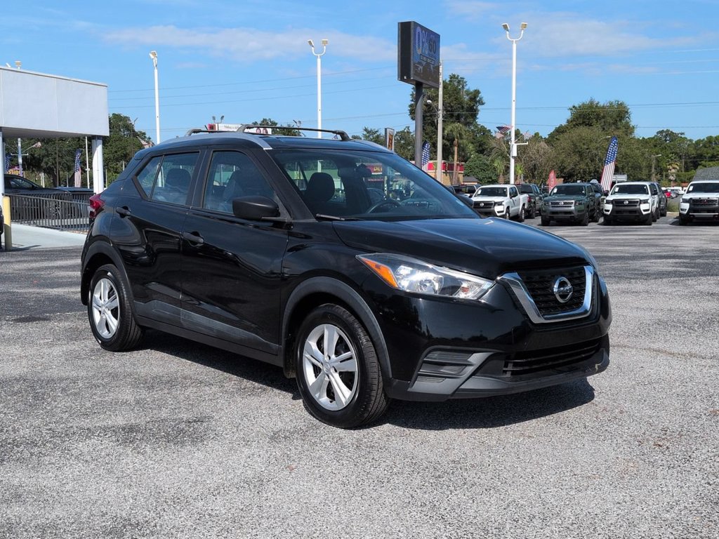 Used 2018 Nissan Kicks S FWD image 2